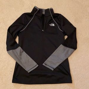 The North Face Women’s 1/4 zip pullover Size M